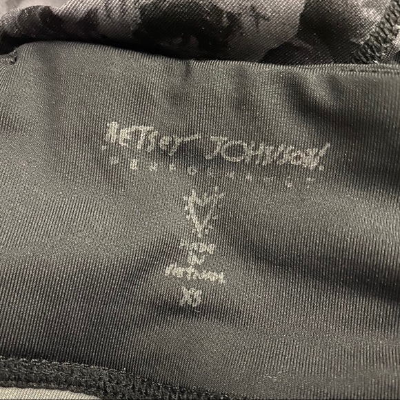 Betsey Johnson Capri Leggings - Picture 4 of 4